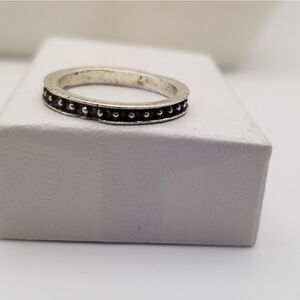 Silver tone dotted line ring size 4.5 🤩 H